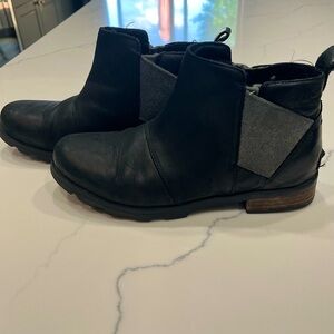 Black Leather Sorel Emilie Chelsea Boots, Size 8